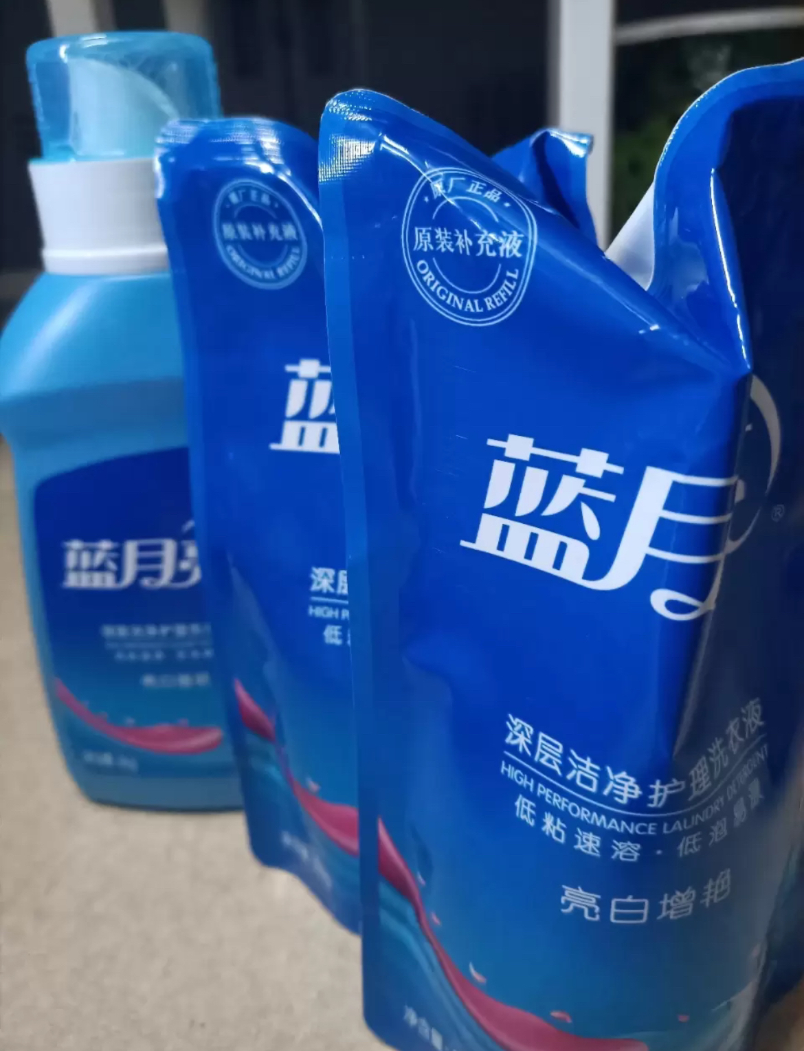 蓝月亮 亮白增艳洗衣液套装1kg瓶+500g*2袋 薰衣草香 深层洁净 持久亮丽 护衣护色 低粘速溶易漂洗晒单图