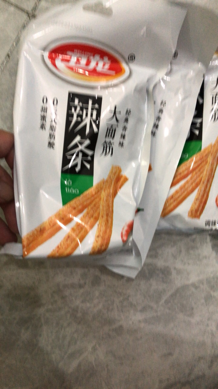 卫龙辣条大面筋106g*3包香辣网红小吃休闲零食品素肉聚餐晒单图