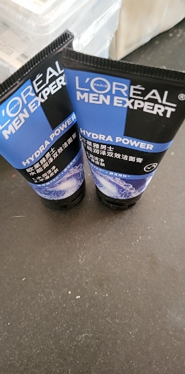 [顺丰]欧莱雅(LOREAL)男士控油炭爽抗黑头洁面膏50ml*4(去角质 深层清洁 收缩毛孔保湿补水 油性肤质 洗面奶晒单图