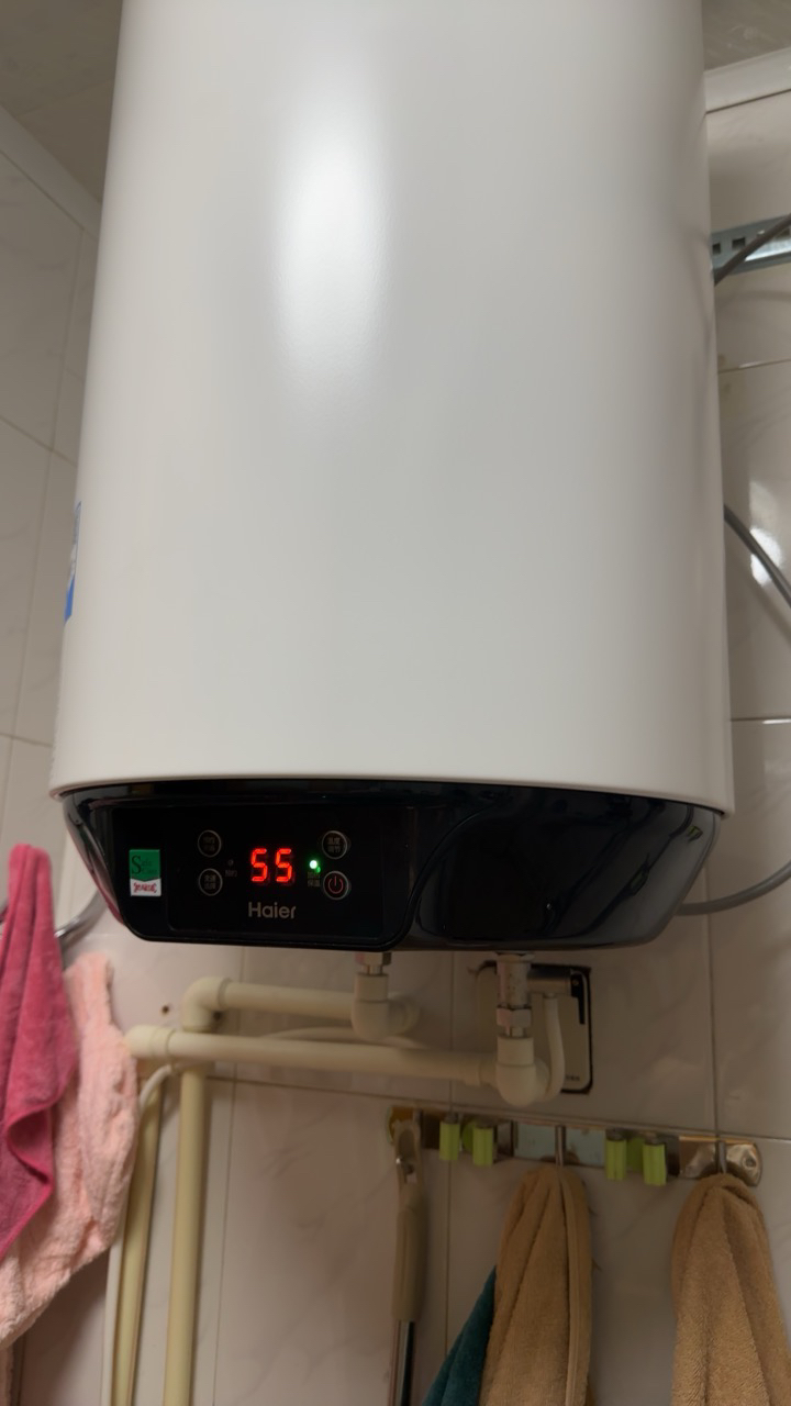 海尔(Haier)电热水器立式竖式家用50升数显3000W速热一级能效变频小尺寸安全防电墙金刚三层胆壁挂式晒单图