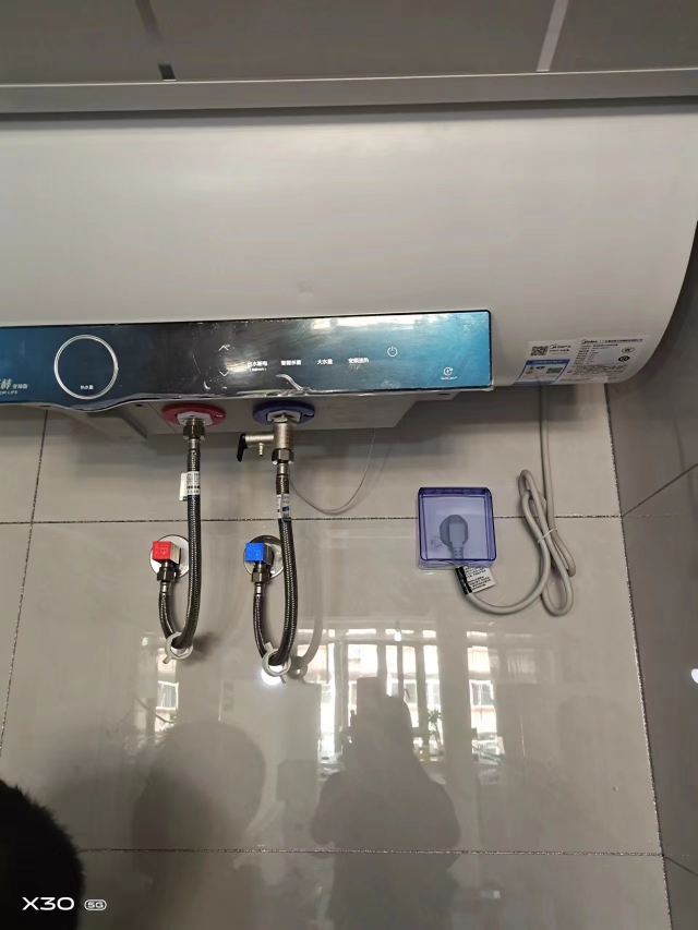 美的电热水器80升储水式 3300W变频 终身免换镁棒省钱 安全零电洗一级节能 智能家电 F8032-JA5(HE)晒单图