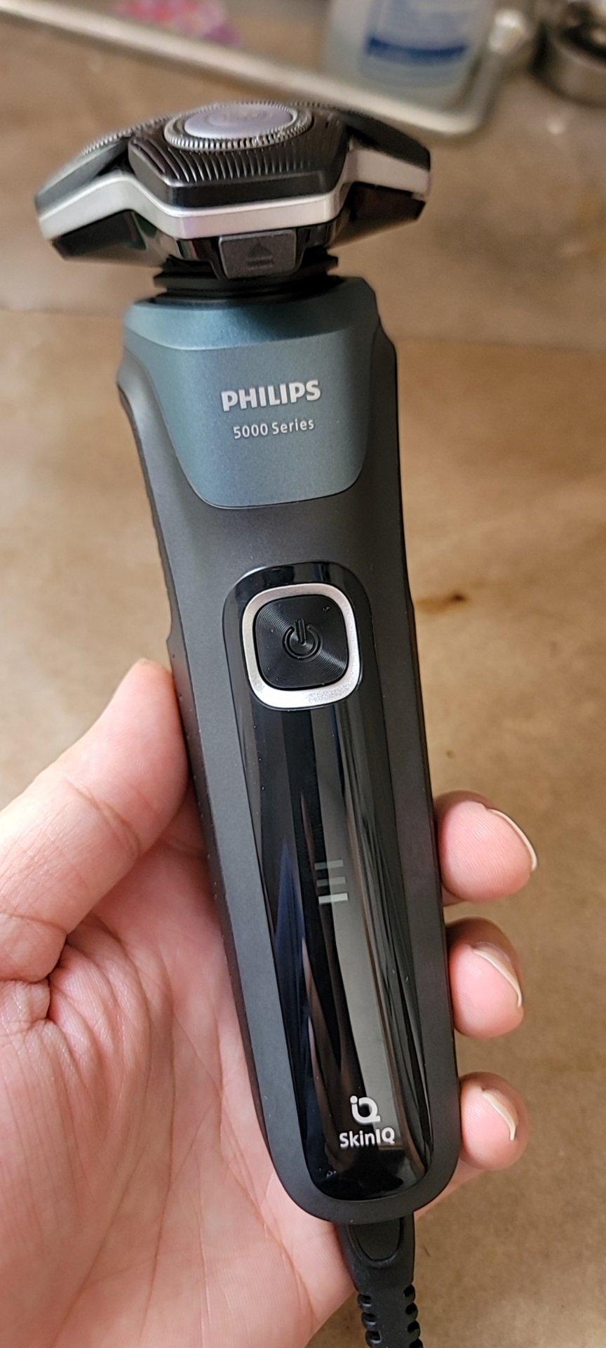 飞利浦(PHILIPS)剃须刀电动刮胡刀新S5000系智能全身水洗亲肤干湿两用须刀 [蜂巢5系S5832]晒单图