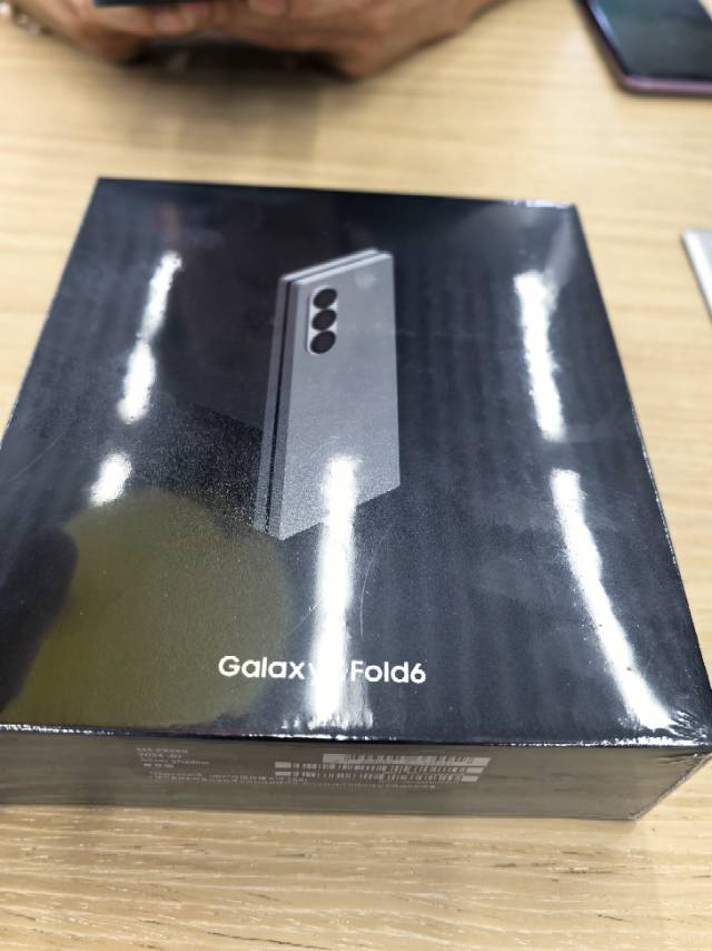 三星Galaxy Z Fold6 5G (SM-F9560) 12GB+512GB 星夜银 折叠屏手机晒单图