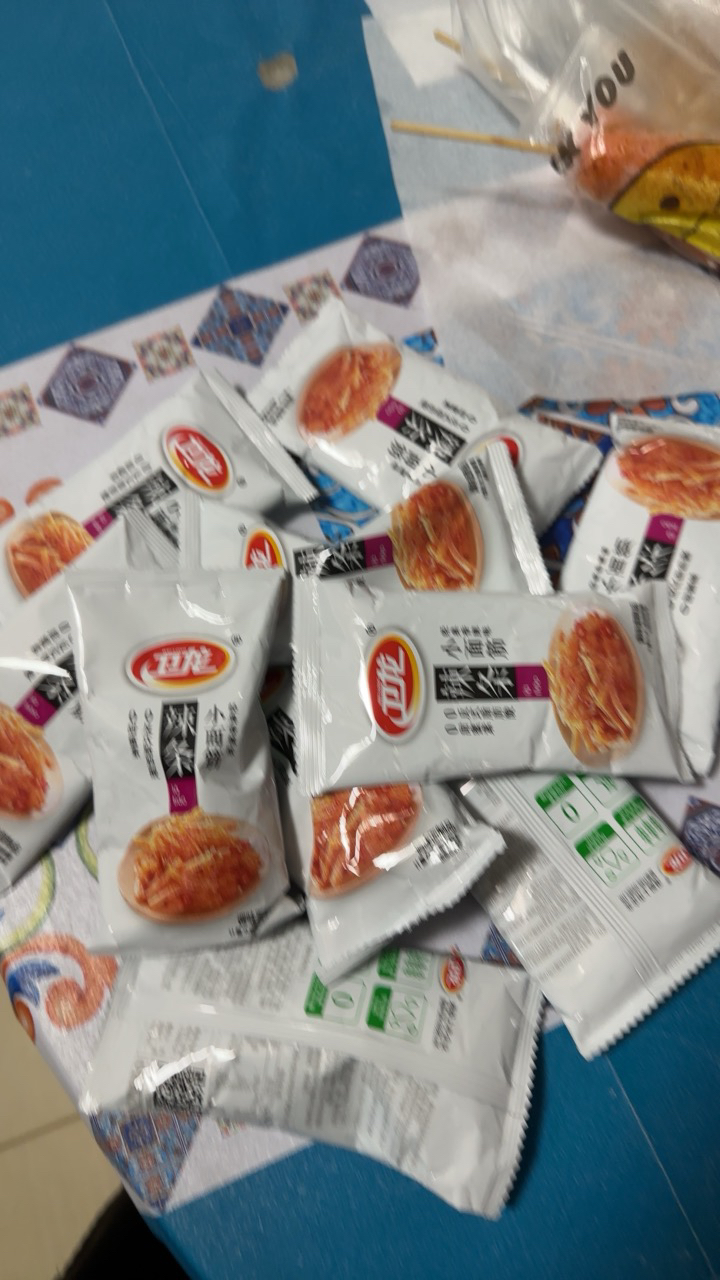 卫龙辣条小面筋散装10小包香辣网红小吃休闲零食品素肉聚餐晒单图