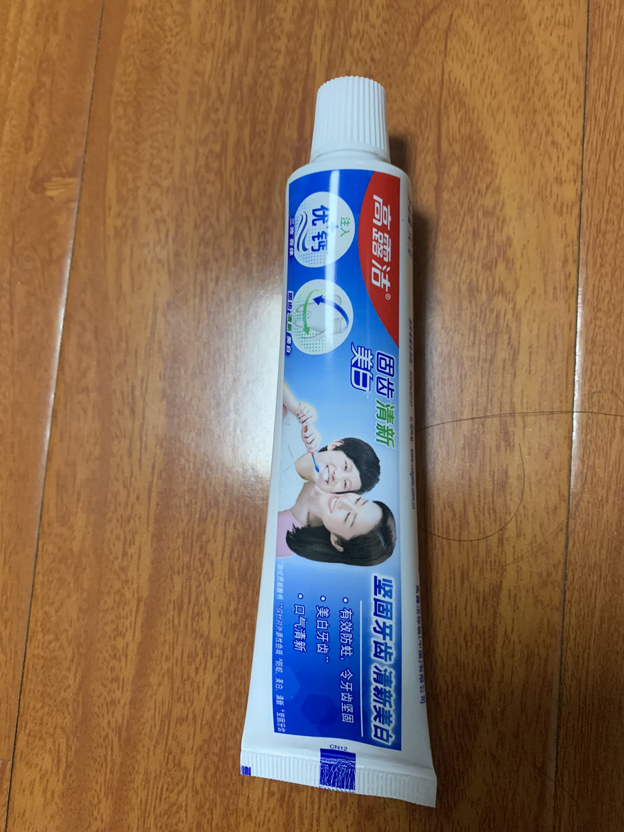 高露洁(Colgate)牙膏含氟防蛀清新口气口腔护理成人清爽薄荷牙膏 超强90g晒单图