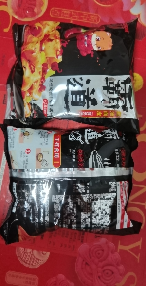 满300减210[三只松鼠红油面皮酸辣味115g]面皮速食酸辣晒单图