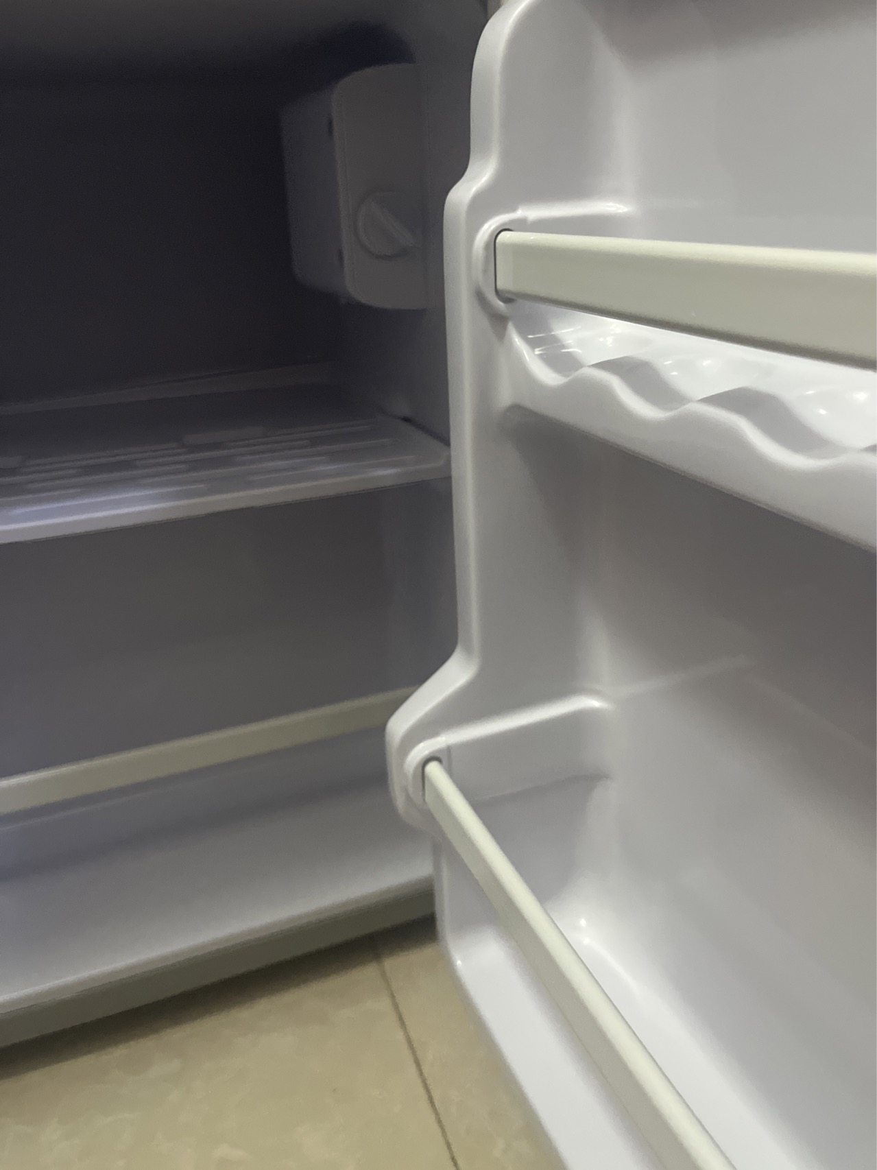 志高(CHIGO)BCD-49A128L 一级能效家用双门小冰箱 租房宿舍迷你节能电冰箱 冷藏冷冻直冷 闪亮银晒单图