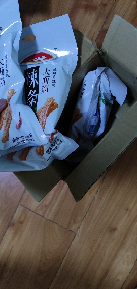 卫龙辣条大面筋106g*3包香辣网红小吃休闲零食品素肉聚餐晒单图