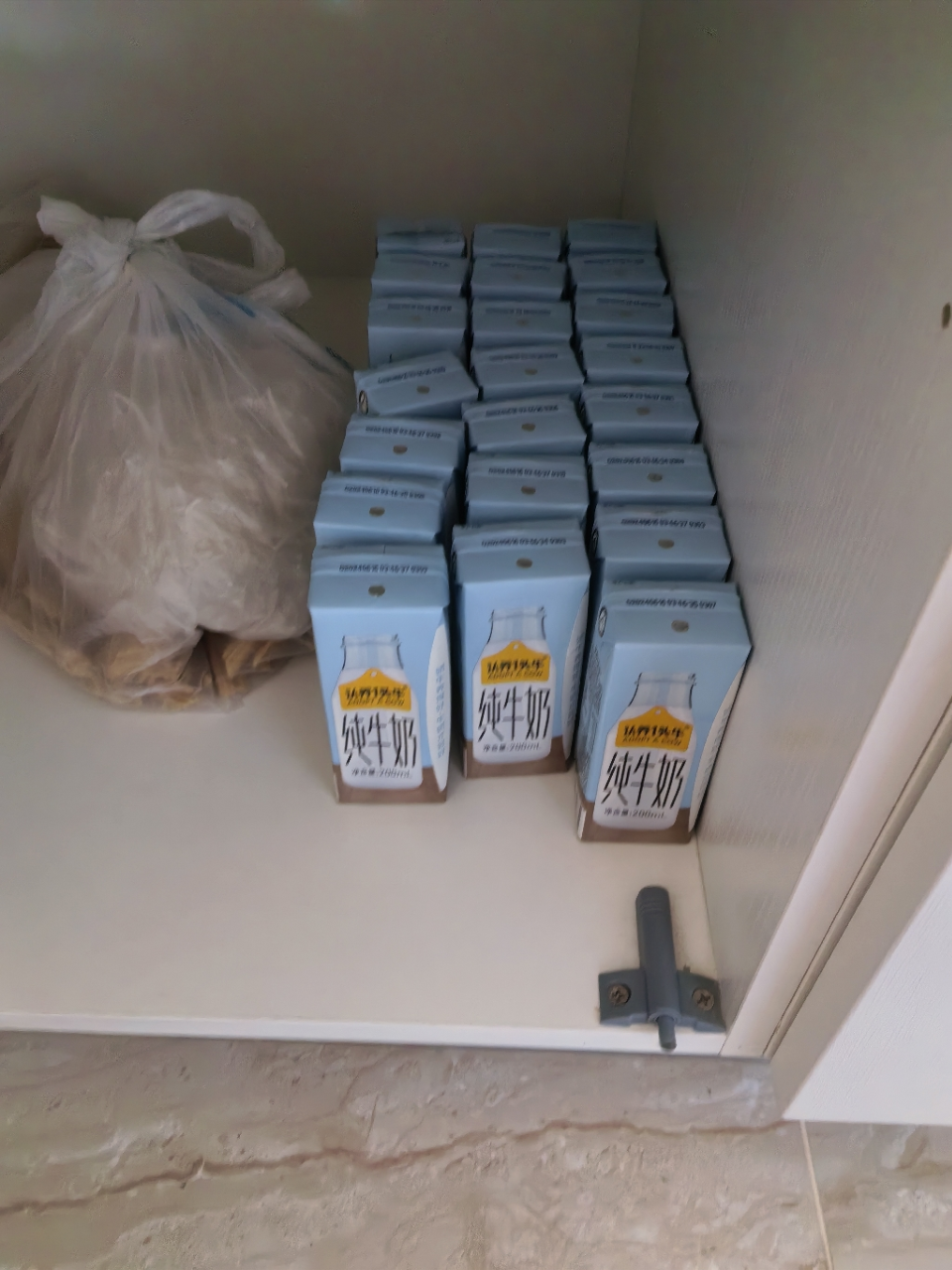 认养一头牛全脂纯牛奶200ml*10盒*3箱牛奶整箱批发 3月产晒单图