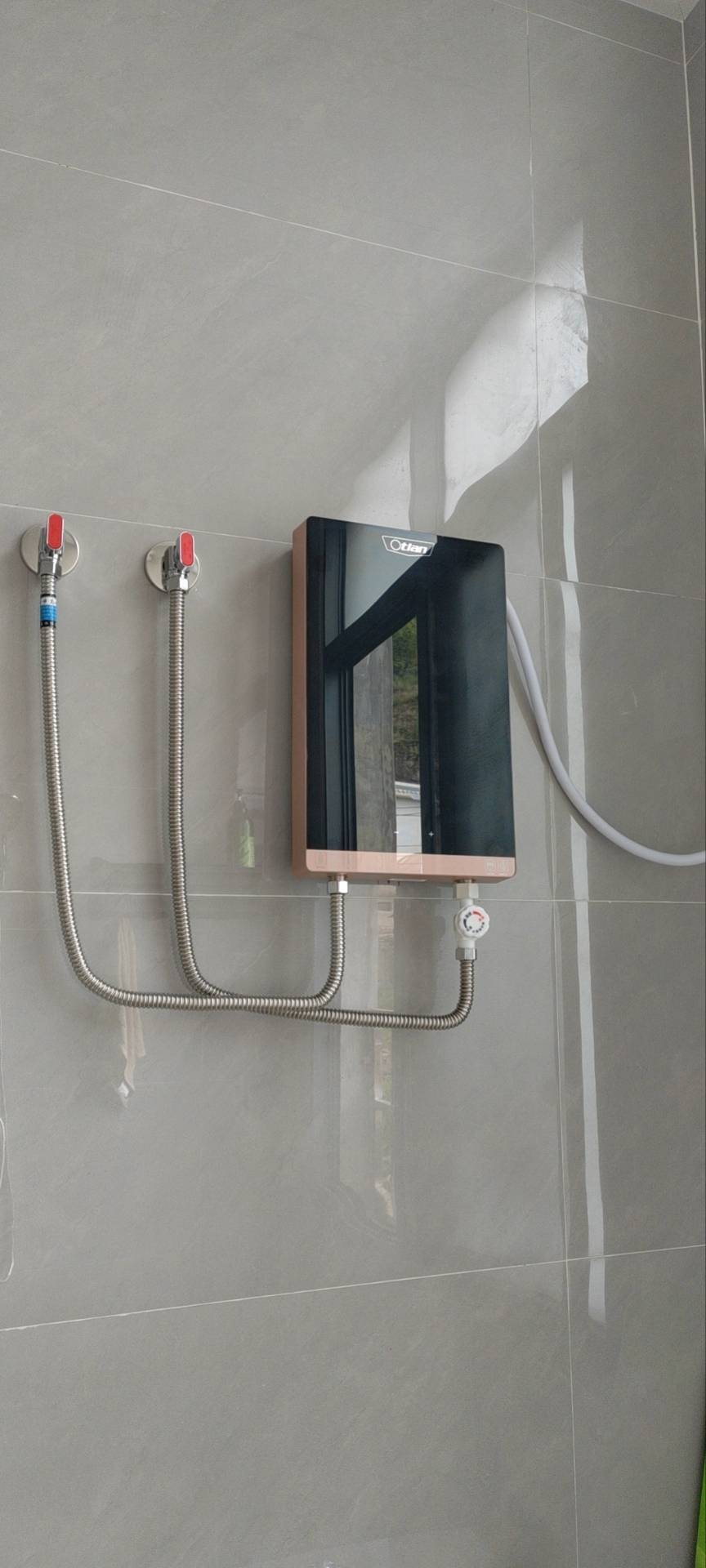 奥特朗(Otlan) 即热式电热水器 智能变频恒温微电脑触控式家用小型过水热免储水卫生间洗澡快热式 F15H-Z85A晒单图