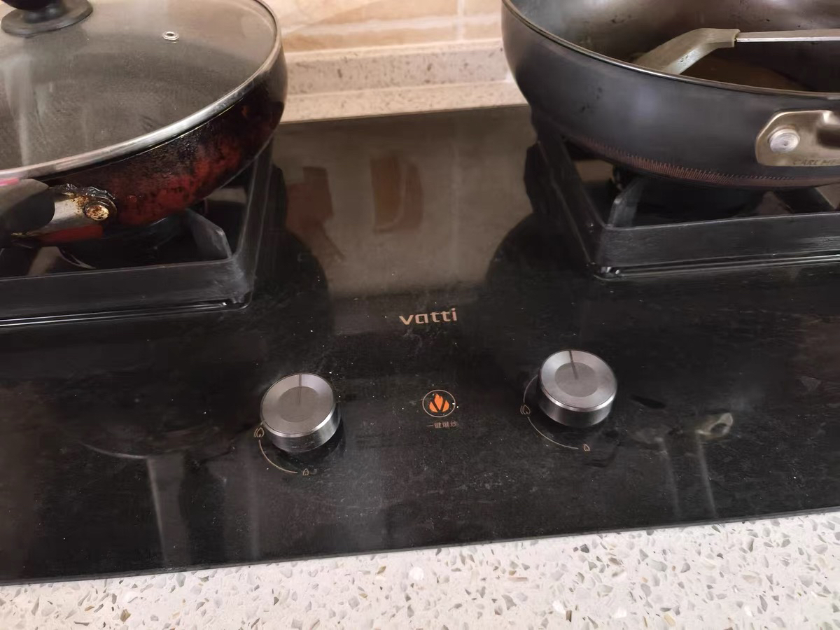 华帝(vatti)5.5KW燃气灶天然气双眼灶具 一键爆炒家用猛火 嵌入式充电/电池两用全进风玻璃灶台i10095B晒单图