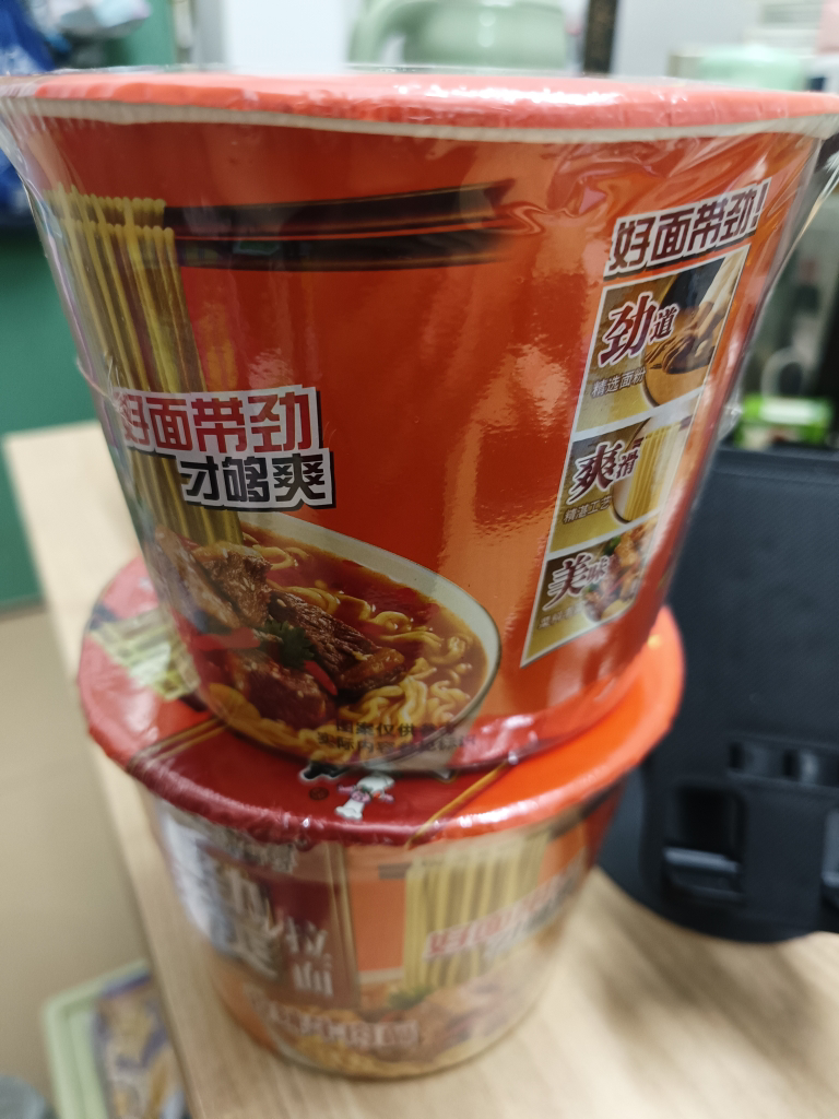 康师傅方便面劲爽拉面香辣牛肉面经典大食桶泡面整箱2桶装批发晒单图
