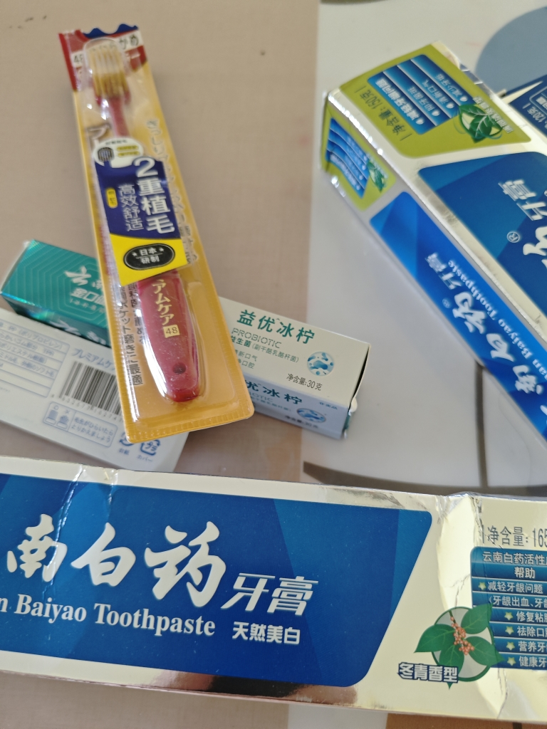 云南白药牙膏健齿护龈去黄去口臭牙刷套装555G(薄荷150g+冬青165g+留兰香120g+薄荷30*2+冰柠30*2)晒单图