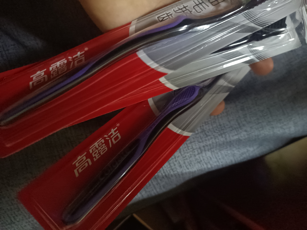 高露洁细毛护深度洁净龈炭牙刷单支装家庭装4支晒单图