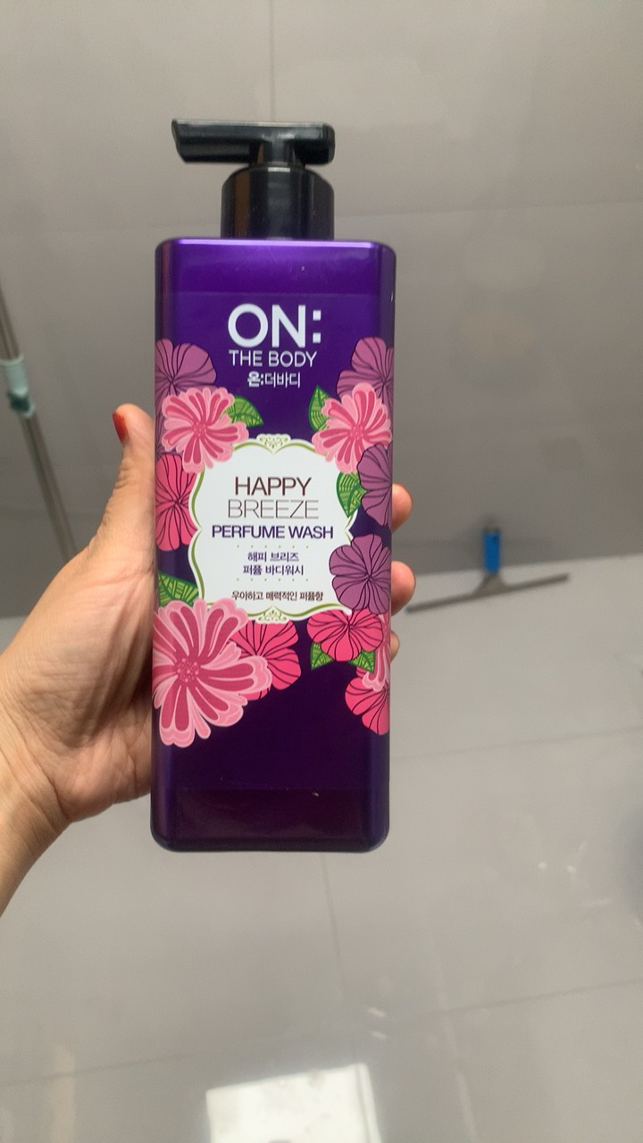 LG安宝笛香水滋润美肌持久留香补水保湿韩国进口沐浴露500ml 紫色晒单图