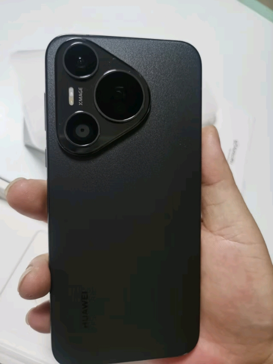 华为/HUAWEI Pura70 12GB+1TB 羽砂黑 超高速风驰闪拍 第二代昆仑玻璃 双超级快充 华为P70智能旗舰手机晒单图