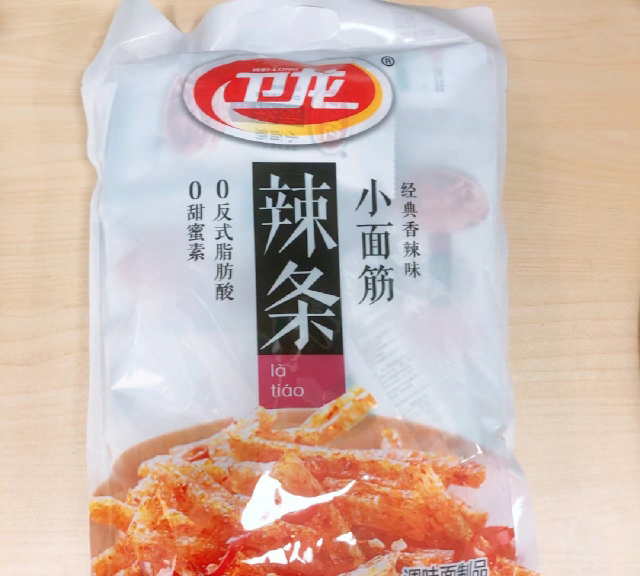 卫龙辣条小面筋散装20小包香辣网红小吃休闲零食品素肉聚餐晒单图