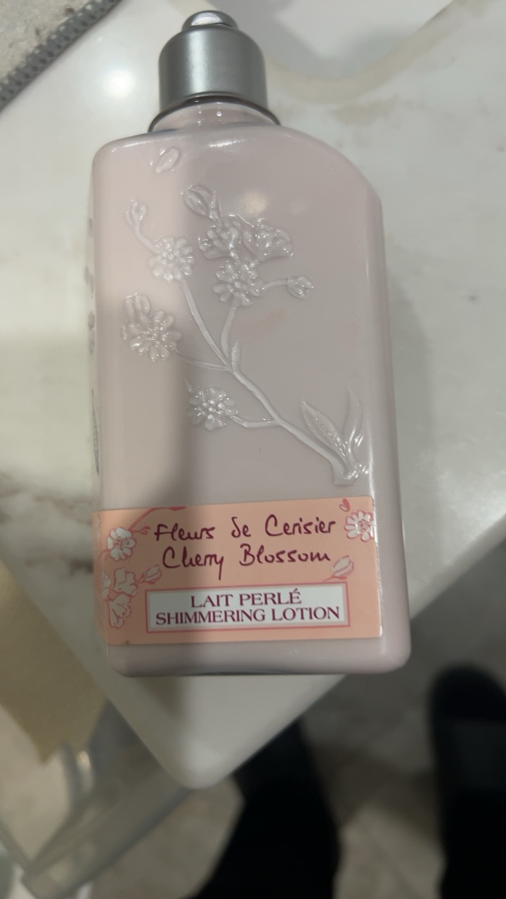 欧舒丹(L'OCCITANE)身体乳甜蜜樱花香氛亮采润肤露润肤乳液250ml补水送女友七夕礼物晒单图