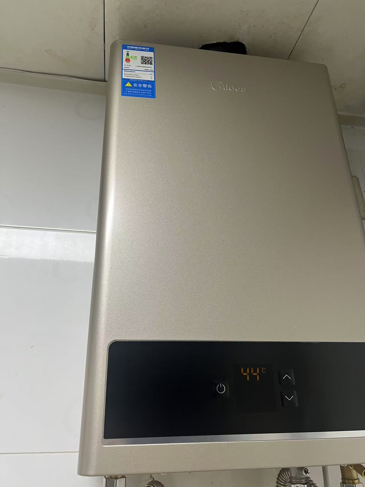 美的(Midea)12升燃气热水器 水气双调 天然气 智能恒温洗 无极变升 多重安防JSQ22-HWA晒单图