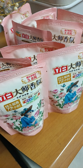 立白大师香氛洗衣液100g*9袋炫彩护色柔顺护衣晒单图