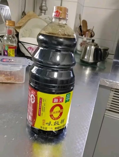 海天 味极鲜系列 生抽酱油[特级酱油]1.9L 原粒黄豆晒单图