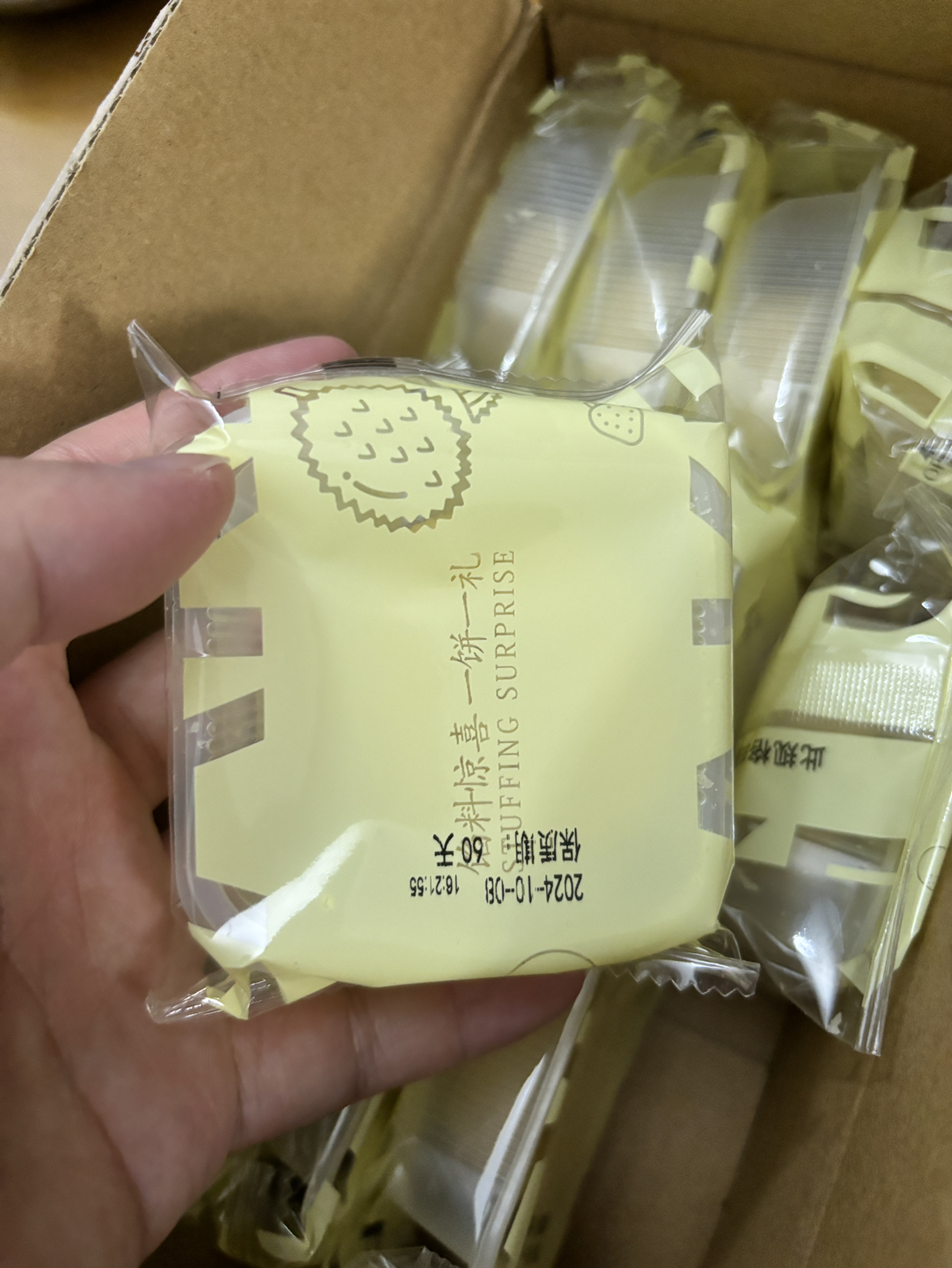 ABD心动榴莲饼409克/箱(约12枚) 皮薄馅厚 香糯软绵 办公室零食下午茶夜夜宵饱腹解馋晒单图