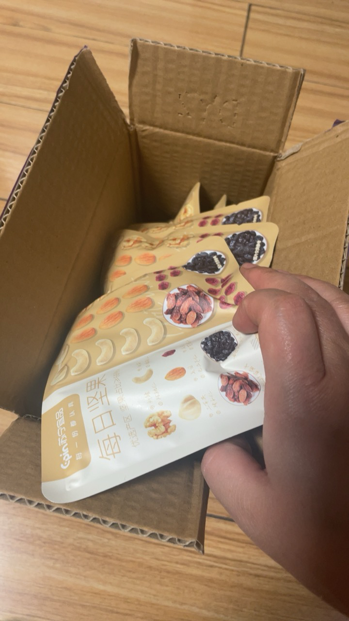 [尝鲜装]苏宁宜品每日坚果25g*10包混合果干零食大礼包(4种脆坚果+3种新鲜果干)晒单图