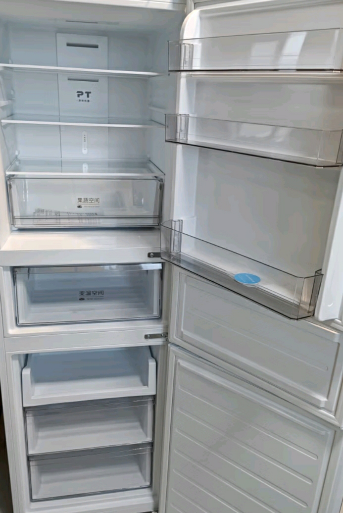 美的(Midea)三门家用小冰箱小型三开门风冷无霜变频一级能效节能省电轻音净味保鲜宿舍租房电冰箱MR-251WTPE晒单图