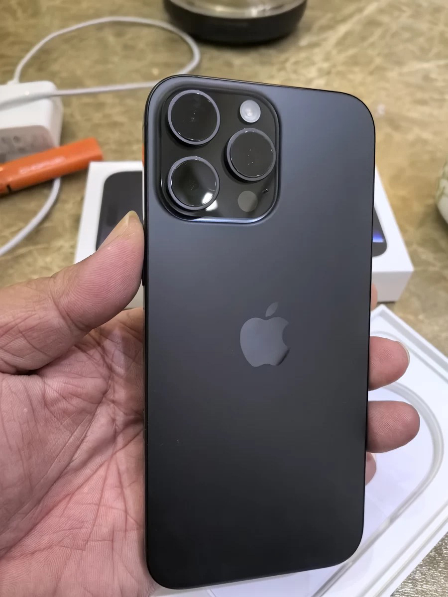 Apple iPhone 16 Pro 256G 黑色钛金属 移动联通电信5G手机晒单图