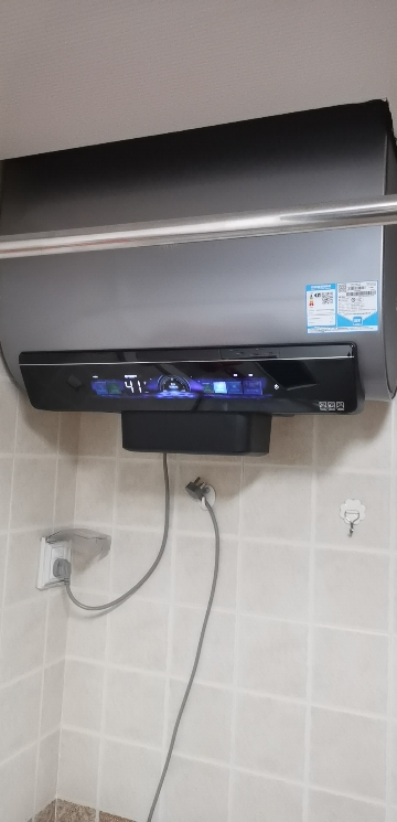 海尔(Haier)热水器小蓝瓶净水洗超薄扁桶家用电热水器3500W变频[3D MAX加热]小魔盒双胆BK7 60L晒单图