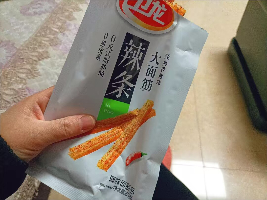 卫龙辣条大面筋65g*5包麻香辣网红小吃休闲零食品素肉聚餐晒单图