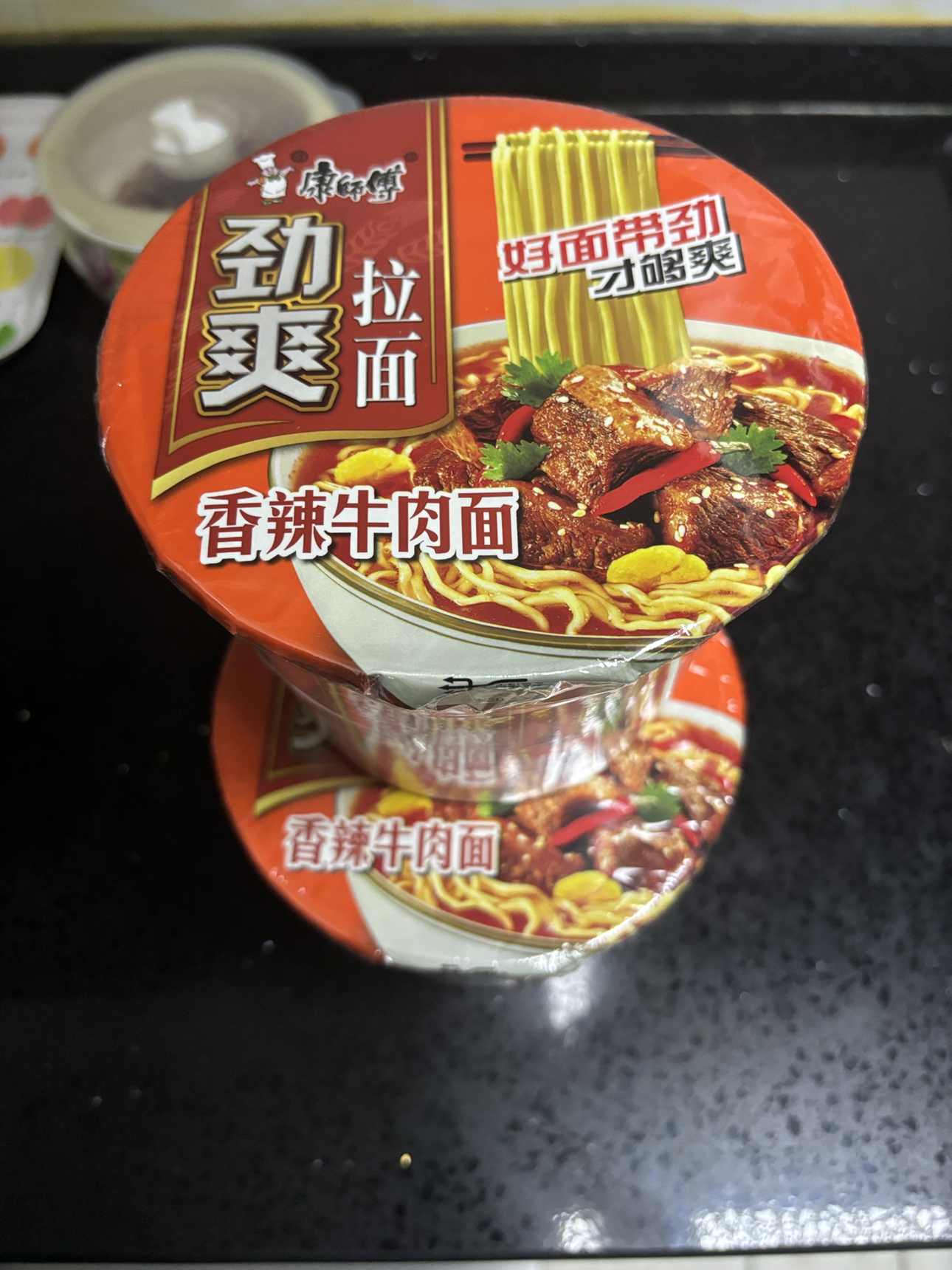 康师傅方便面劲爽拉面香辣牛肉面经典大食桶泡面整箱2桶装批发晒单图