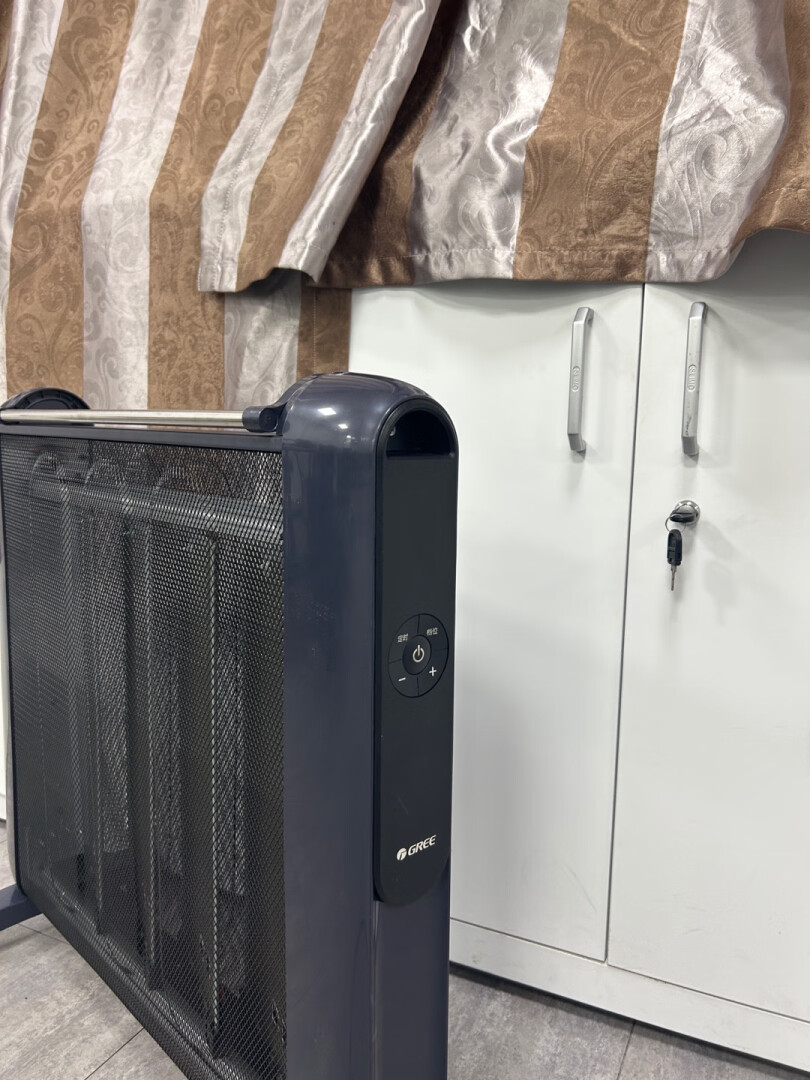 格力(GREE) 取暖器家用暖气遥控取暖气加湿无光防烫电热膜速热电暖器 石墨烯速热NDYM-X7021B晒单图