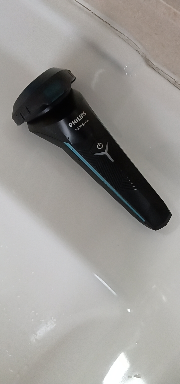 飞利浦(PHILIPS) 电动剃须刀 原装进口三刀头全身水洗胡须刀 干湿两用刮胡刀 生日礼物S1115/02晒单图