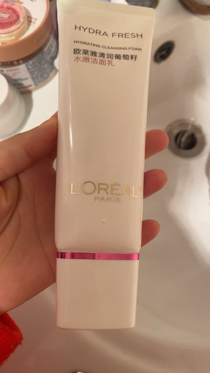 欧莱雅(L'OREAL)清润葡萄籽水嫩洁面乳125ml 深层清洁 清新水润不紧绷 补水保湿 女士洗面奶(新老包装随机发)晒单图