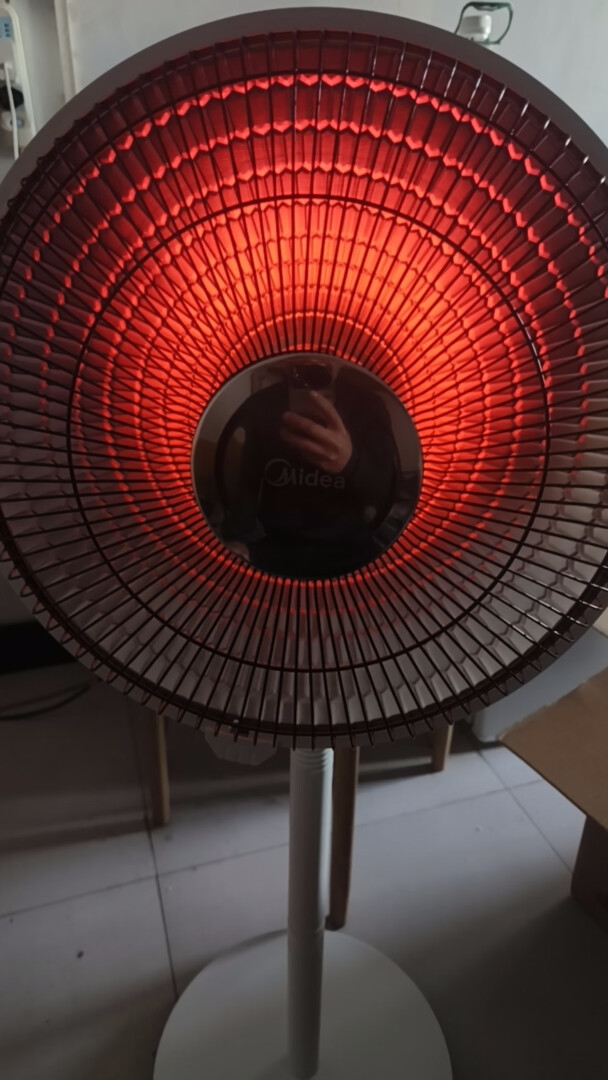 美的(Midea)小太阳取暖器电暖器烤火炉家用电热扇暗光陶瓷发热大范围摇头小型台地两用800W两档可调NPT-SW晒单图