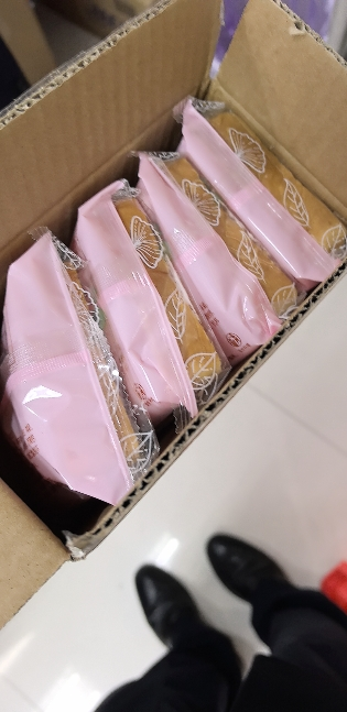 草莓味奶盖吐司55*4包水果奶盖吐司独立包装切片夹心面包片即食早餐速食零食小吃食品晒单图