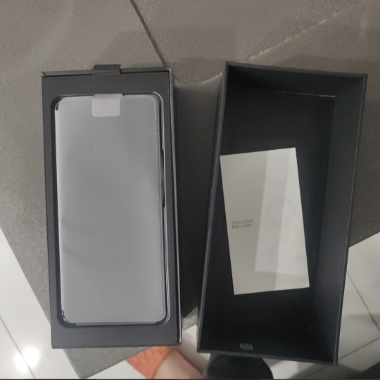 vivo iQOO12 燃途 16GB+1TB 第三代骁龙8 自研电竞芯片Q1 大底主摄潜望式长焦 1.5K 144Hz 直屏 5G手机晒单图