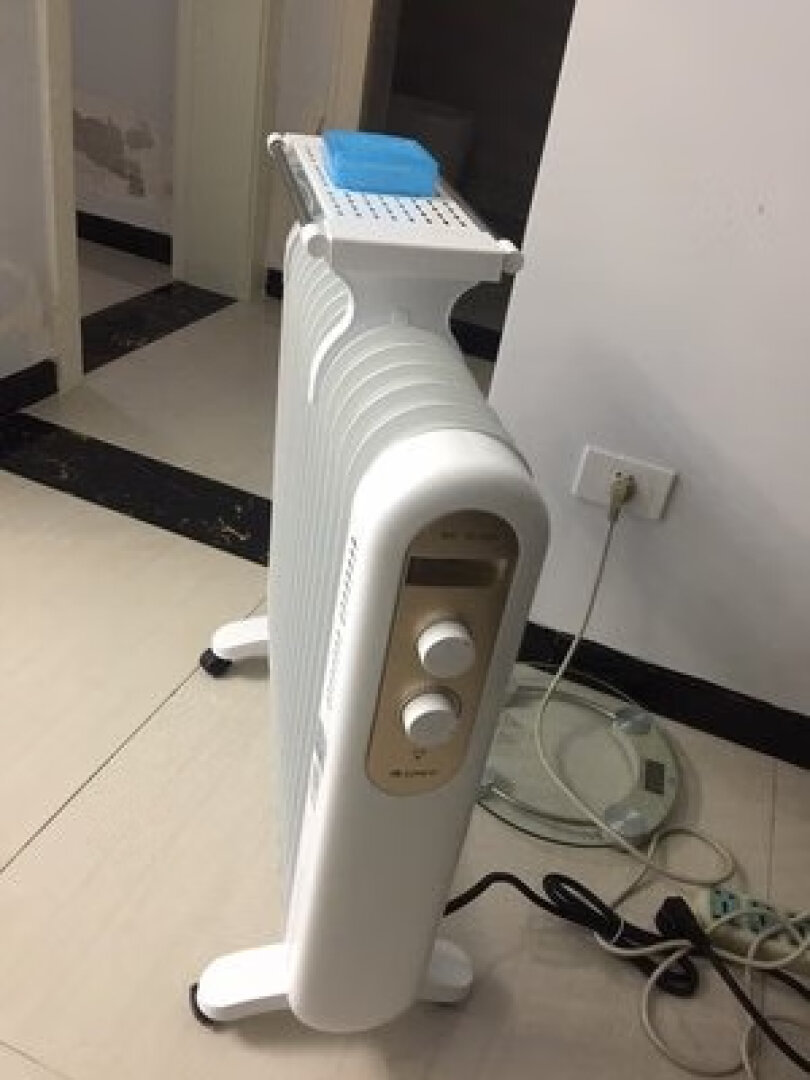 格力(GREE)电油汀取暖器 NDY19-S6130 家用 油丁电暖器 干衣加湿暖气片 17片3000W油汀晒单图