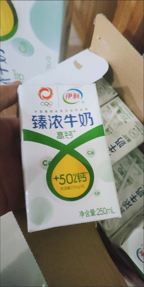 [3月生产][推荐]伊利臻浓牛奶高钙 250mL*16盒/箱 +50%钙 咖啡伴侣 礼盒装晒单图