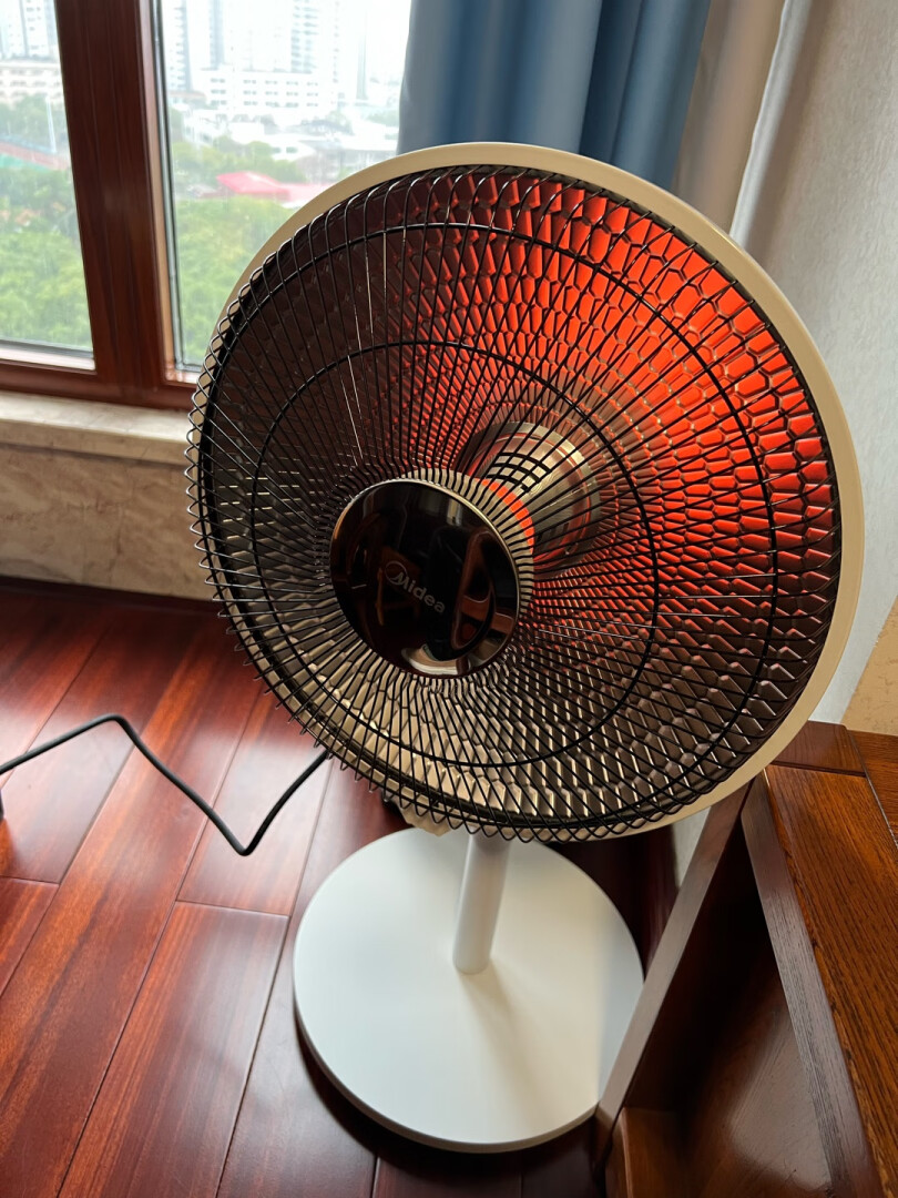 美的(Midea)小太阳取暖器电暖器烤火炉家用电热扇暗光陶瓷发热大范围摇头小型台地两用800W两档可调NPT-SW晒单图
