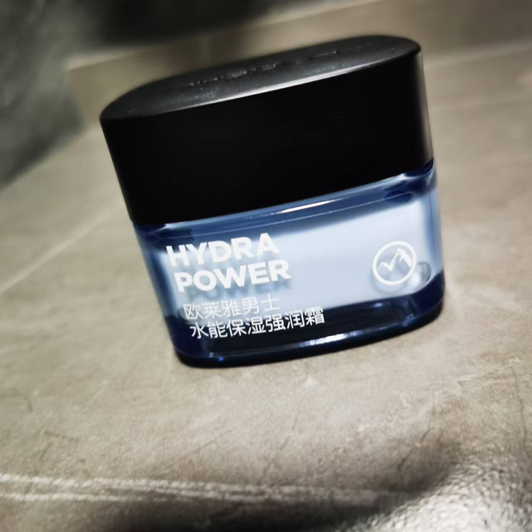 欧莱雅男士水能保湿强润霜50ml(补水保湿乳 滋润营养 舒缓肌肤 男士面霜护肤霜)晒单图