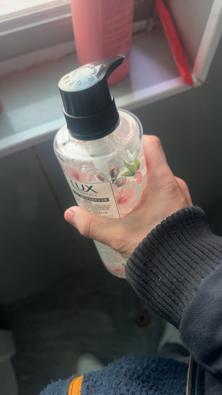 力士(LUX)植萃精油香氛沐浴露 樱花香与烟酰胺550G[联合利华]晒单图
