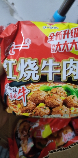 统一 老坛酸菜牛肉面( 121g*5袋)1包+红烧牛肉面(103克*5袋)1包 2包尝鲜组方便面(新老包装交替发货)晒单图