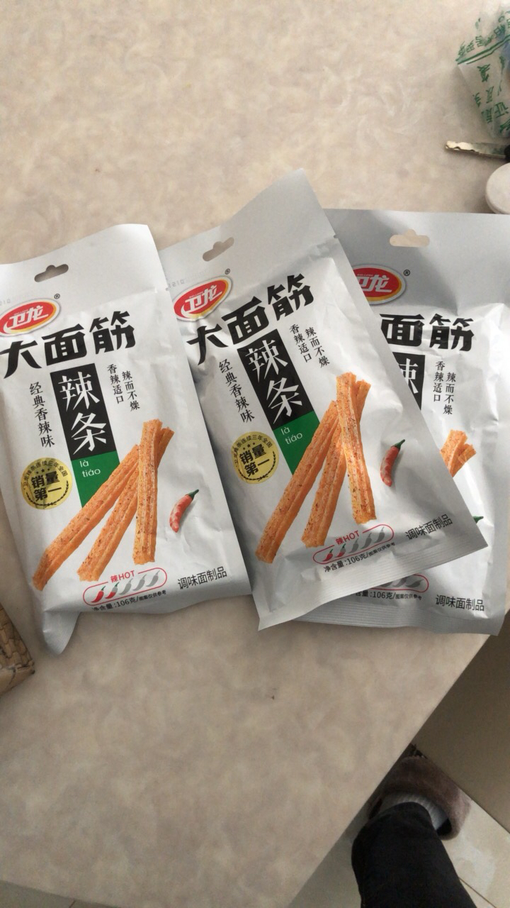 卫龙辣条大面筋106g*3包香辣网红小吃休闲零食品素肉聚餐晒单图