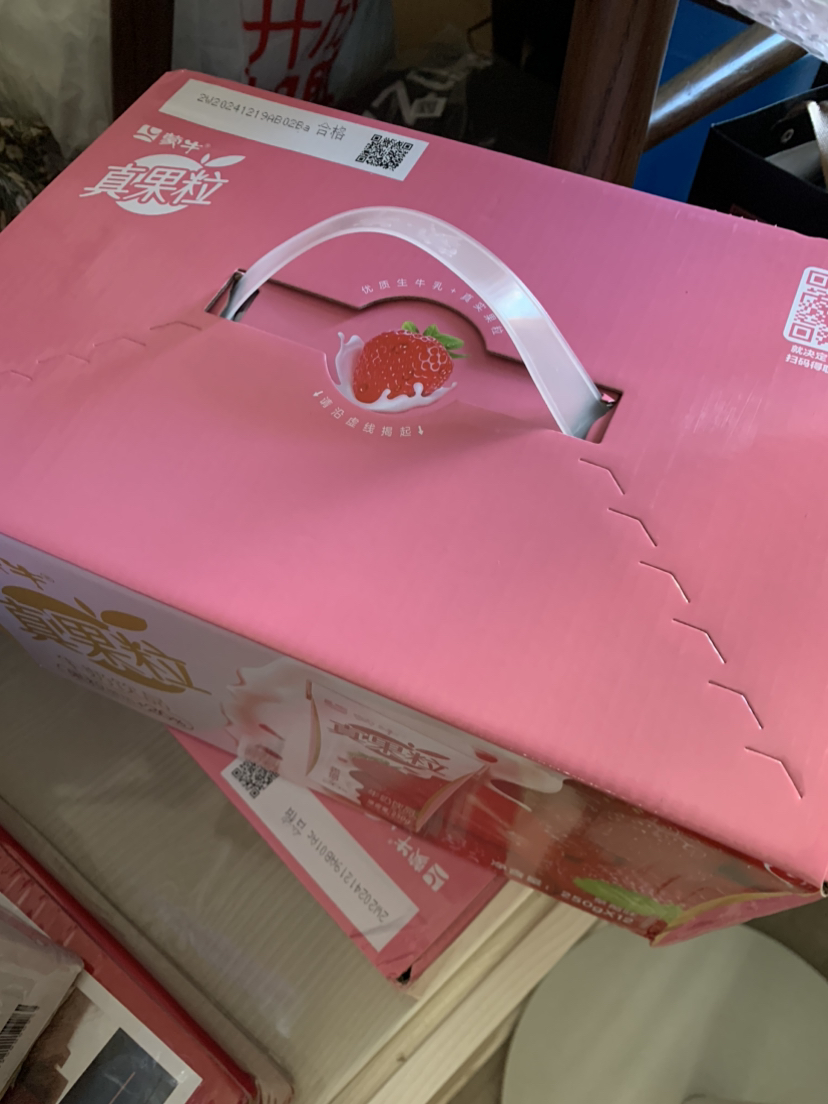 蒙牛 真果粒牛奶饮品 草莓果粒 250ml*12盒晒单图