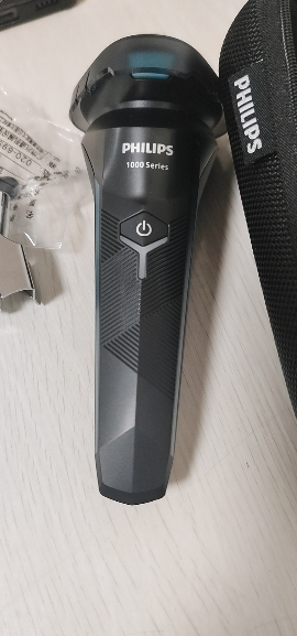 飞利浦(PHILIPS) 电动剃须刀 原装进口三刀头全身水洗胡须刀 干湿两用刮胡刀 生日礼物S1115/02晒单图