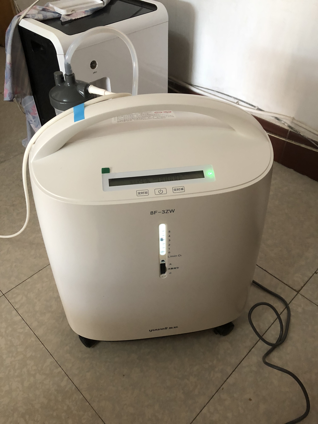 鱼跃制氧机8F-3ZW低噪音 新款3L 大流量 带雾化医用级孕妇吸氧机家庭家用老人氧气机器晒单图