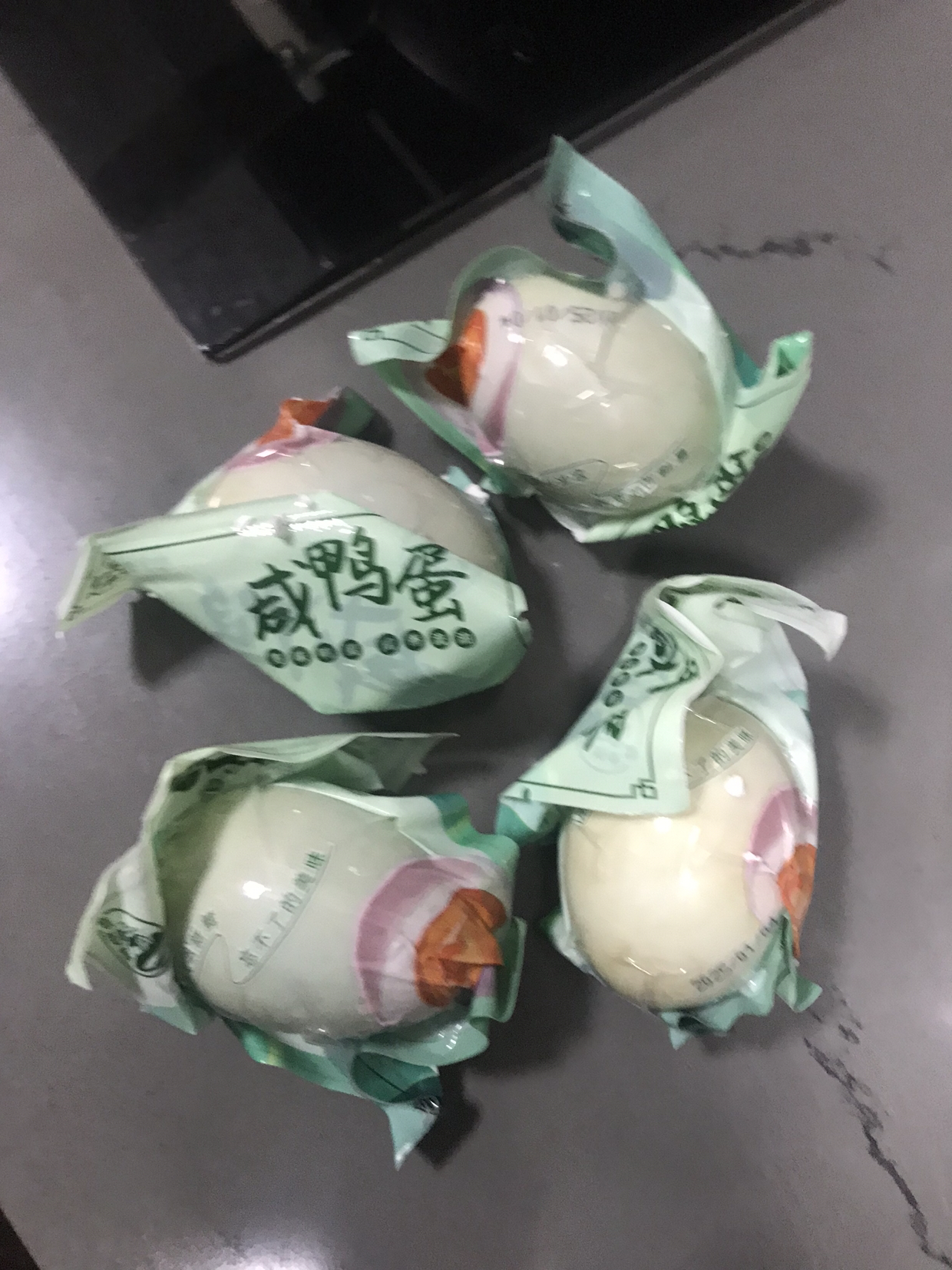[西沛生鲜]正宗咸鸭蛋 4枚 50-60g/个 红泥腌制烘焙流油蛋黄酥月饼粽子红心咸蛋晒单图
