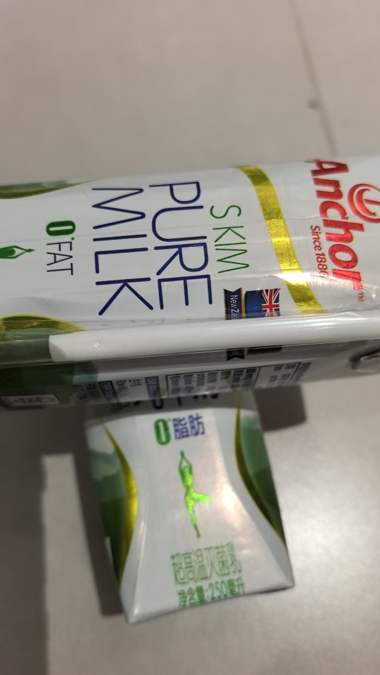 安佳(Anchor) 脱脂纯牛奶 250ml*10盒/礼盒装 新西兰进口 送礼佳品晒单图